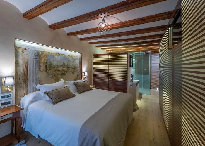 El Palacio De Argensola By Alogest